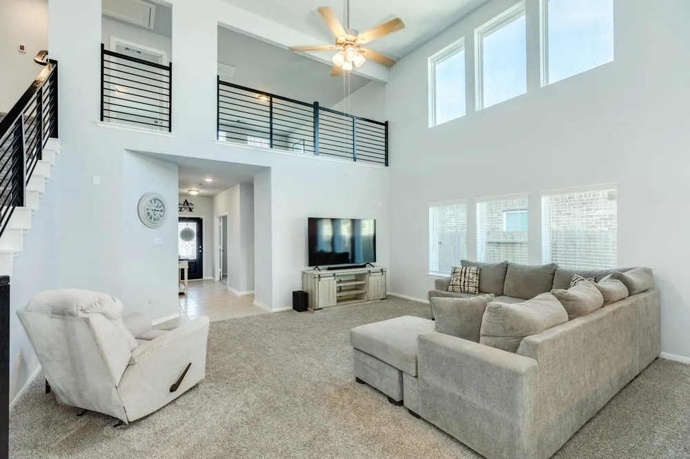 3640 Crosspointe Pass Angleton, TX 77515