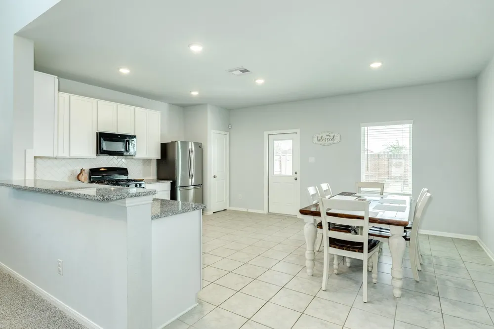3640 Crosspointe Pass Angleton, TX 77515