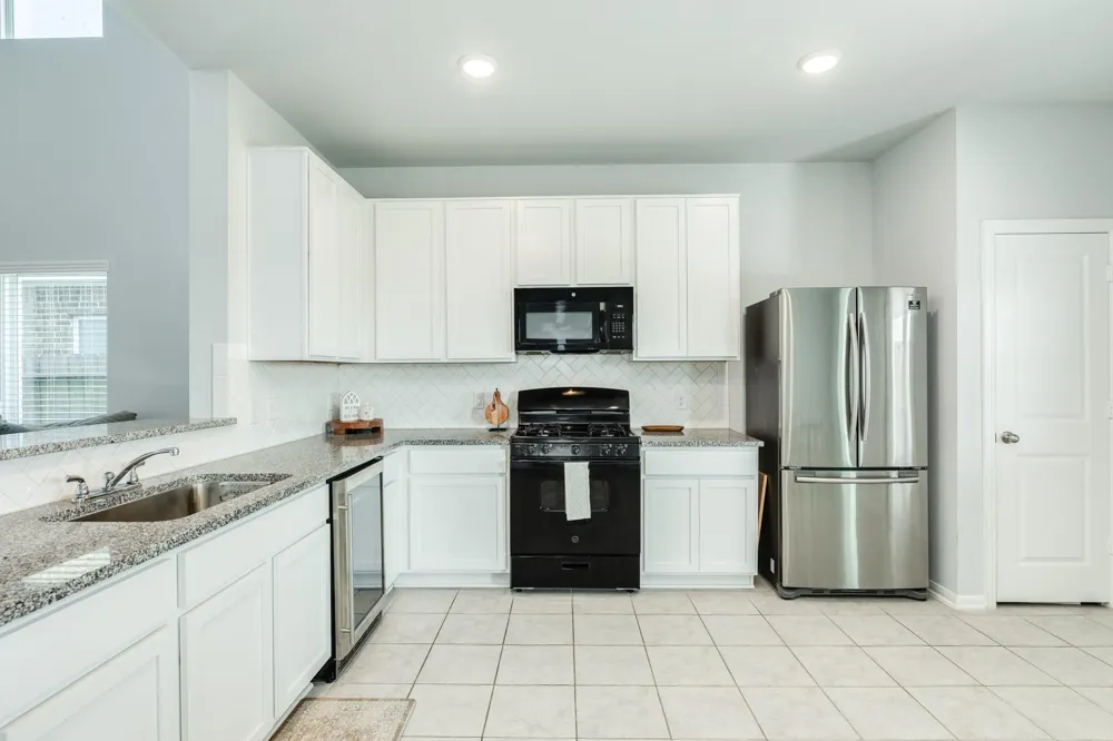 3640 Crosspointe Pass Angleton, TX 77515