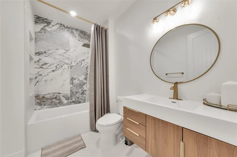 50 Golden Hollow Richmond, TX 77469