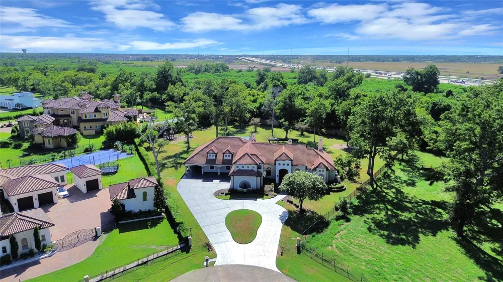 50 Golden Hollow Richmond, TX 77469