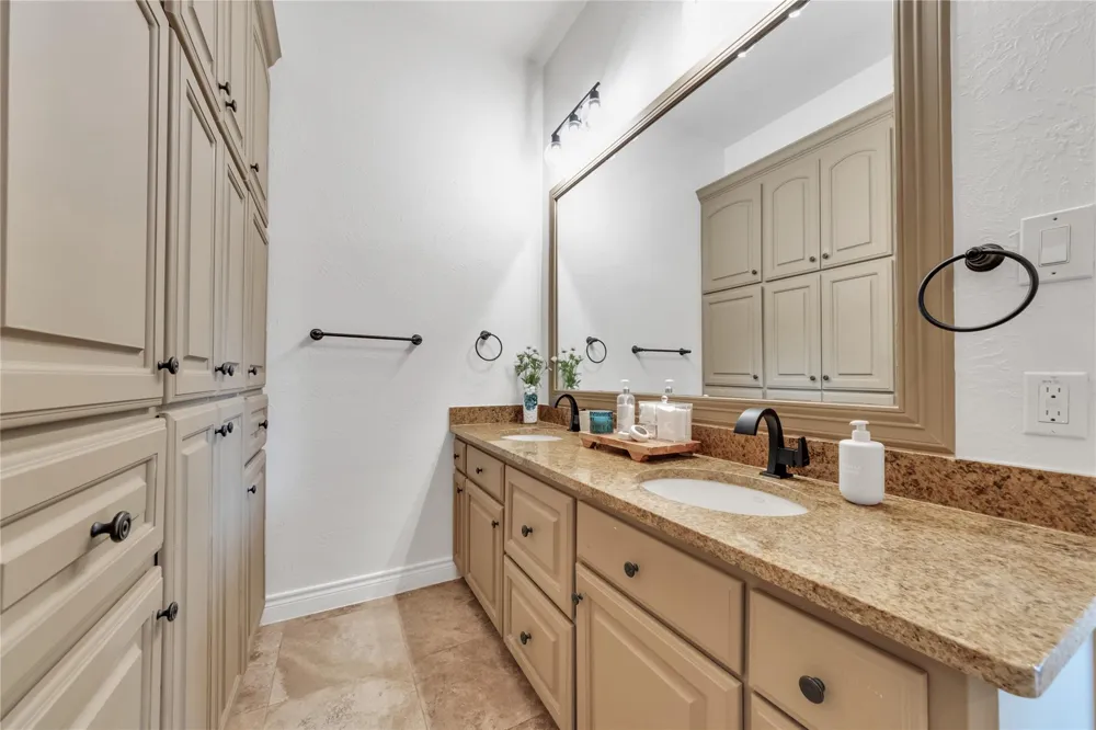 50 Golden Hollow Richmond, TX 77469