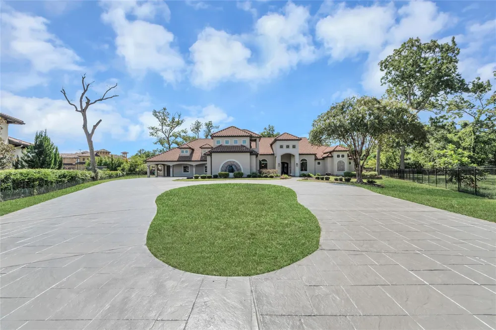 50 Golden Hollow Richmond, TX 77469