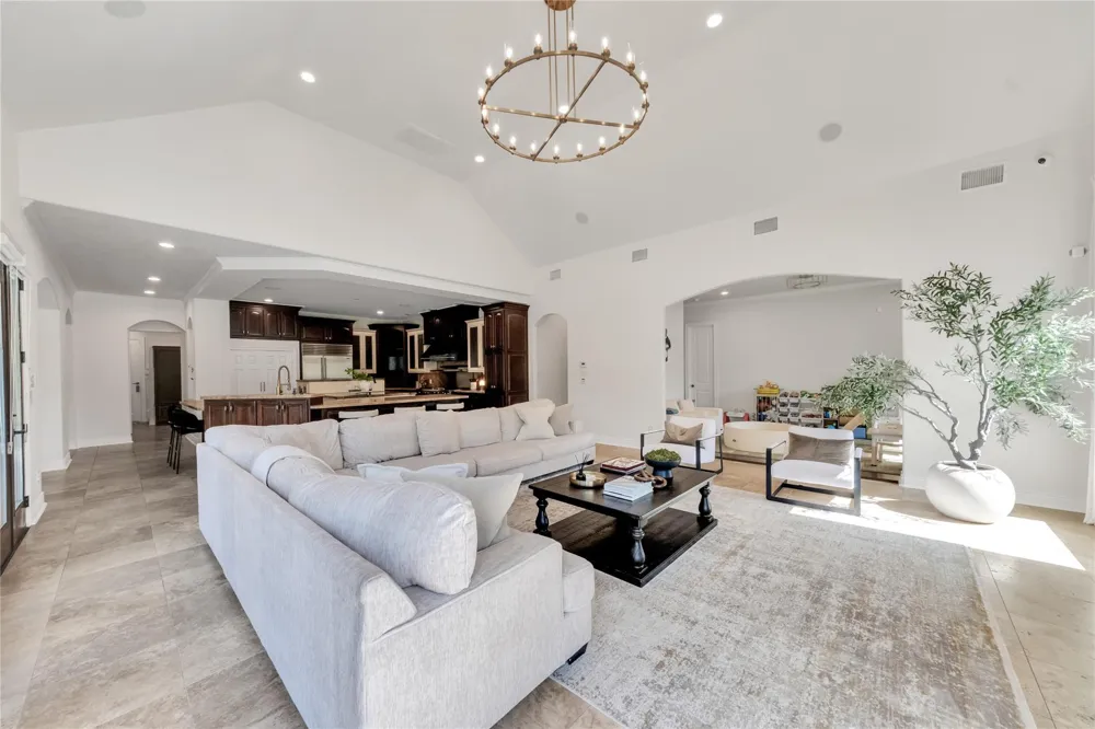50 Golden Hollow Richmond, TX 77469