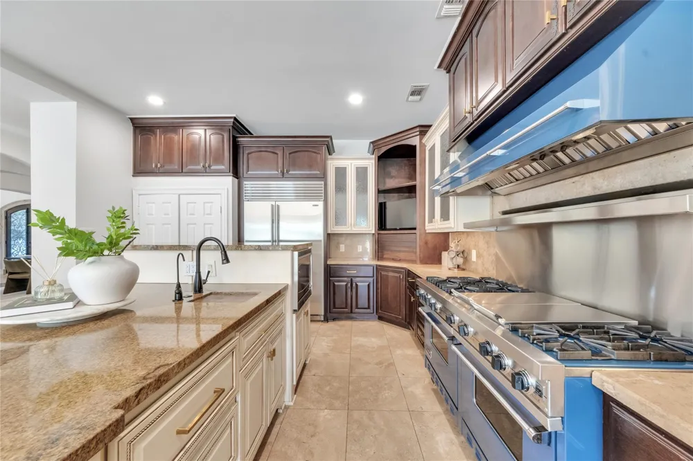 50 Golden Hollow Richmond, TX 77469