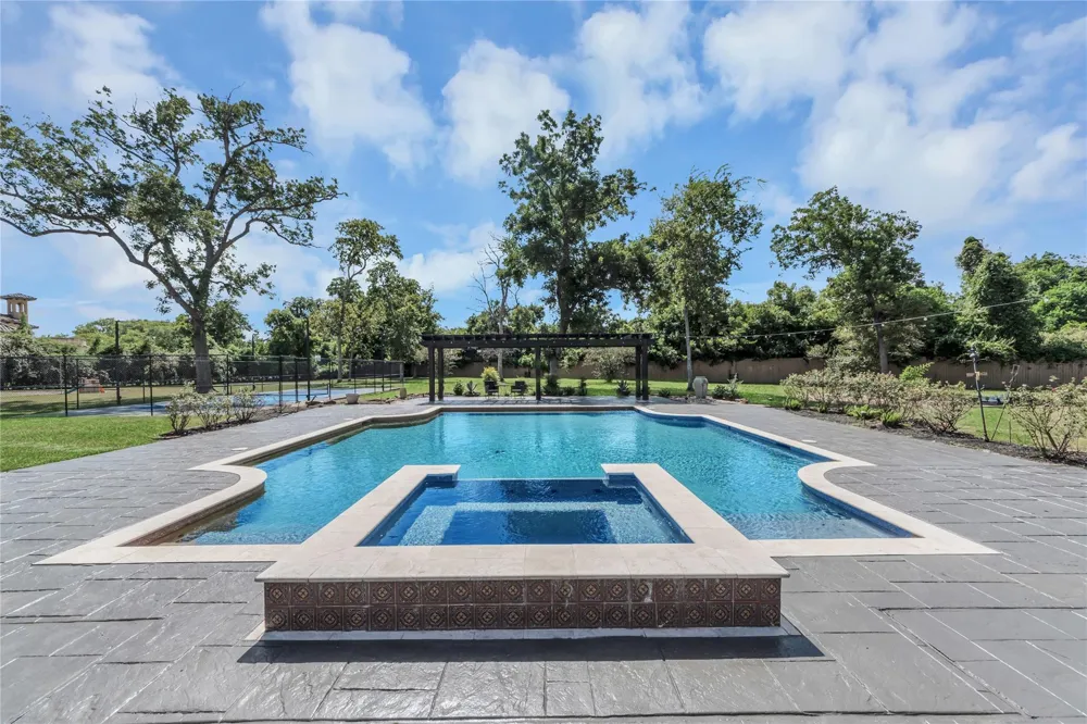 50 Golden Hollow Richmond, TX 77469