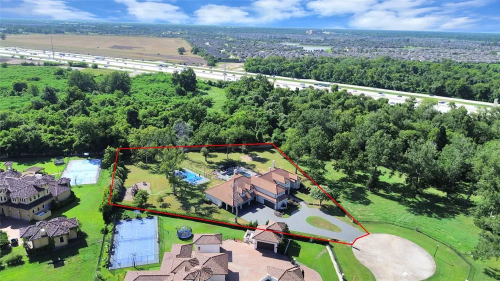 50 Golden Hollow Richmond, TX 77469