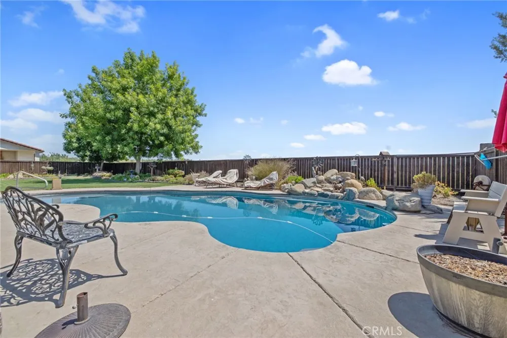2579 Meadow View Hanford, CA 93230