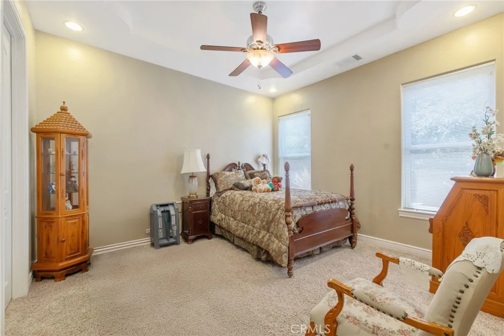 2579 Meadow View Hanford, CA 93230