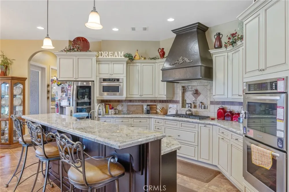 2579 Meadow View Hanford, CA 93230