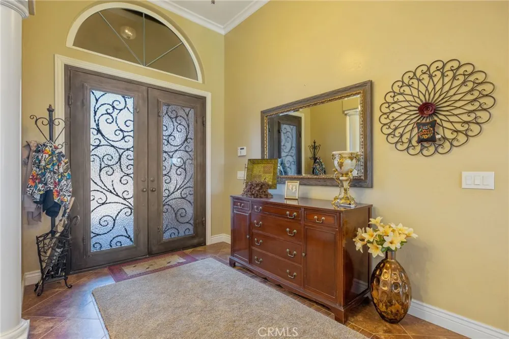 2579 Meadow View Hanford, CA 93230