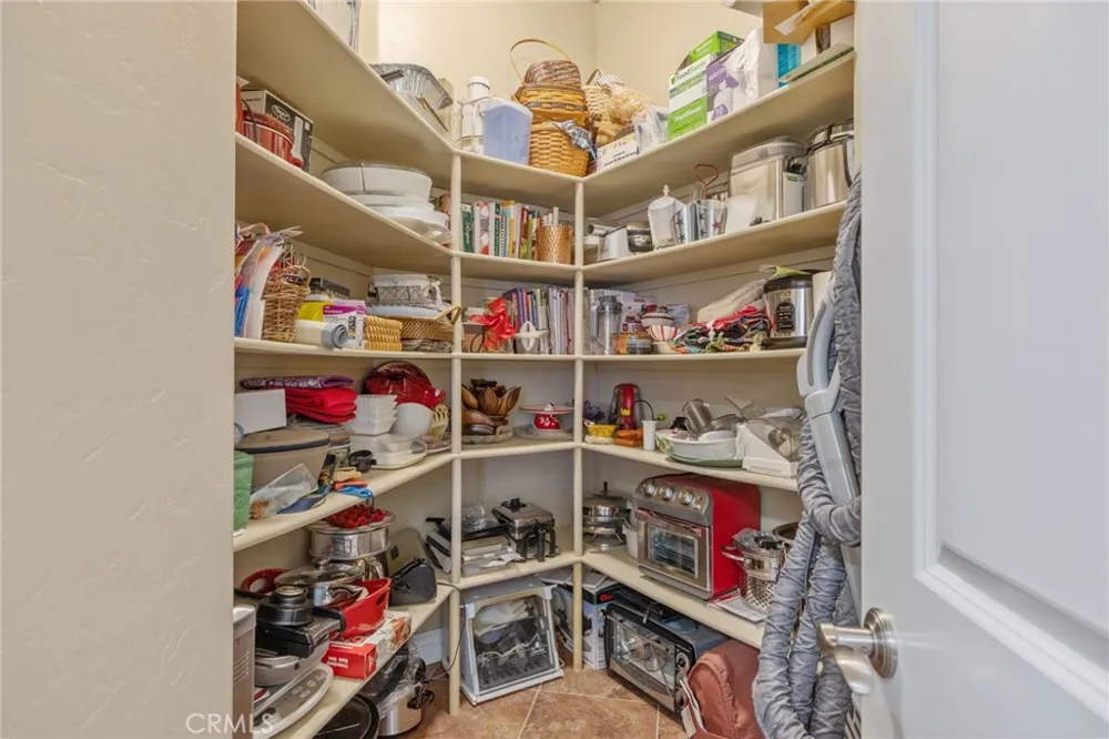 2579 Meadow View Hanford, CA 93230