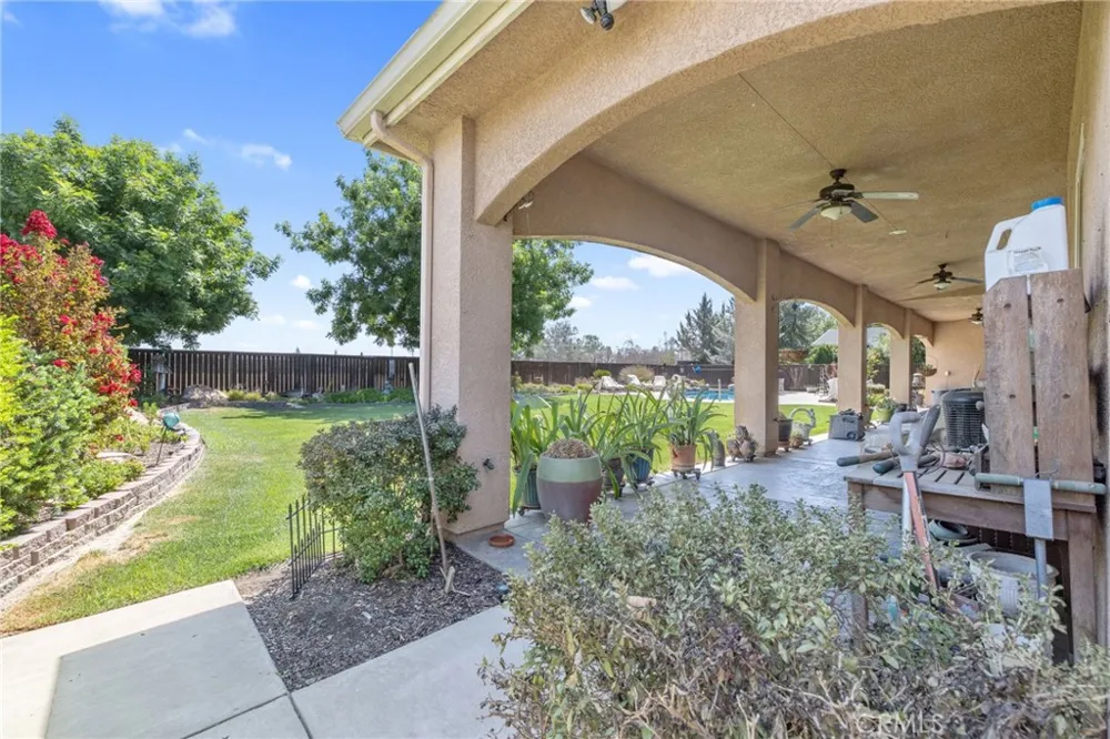 2579 Meadow View Hanford, CA 93230