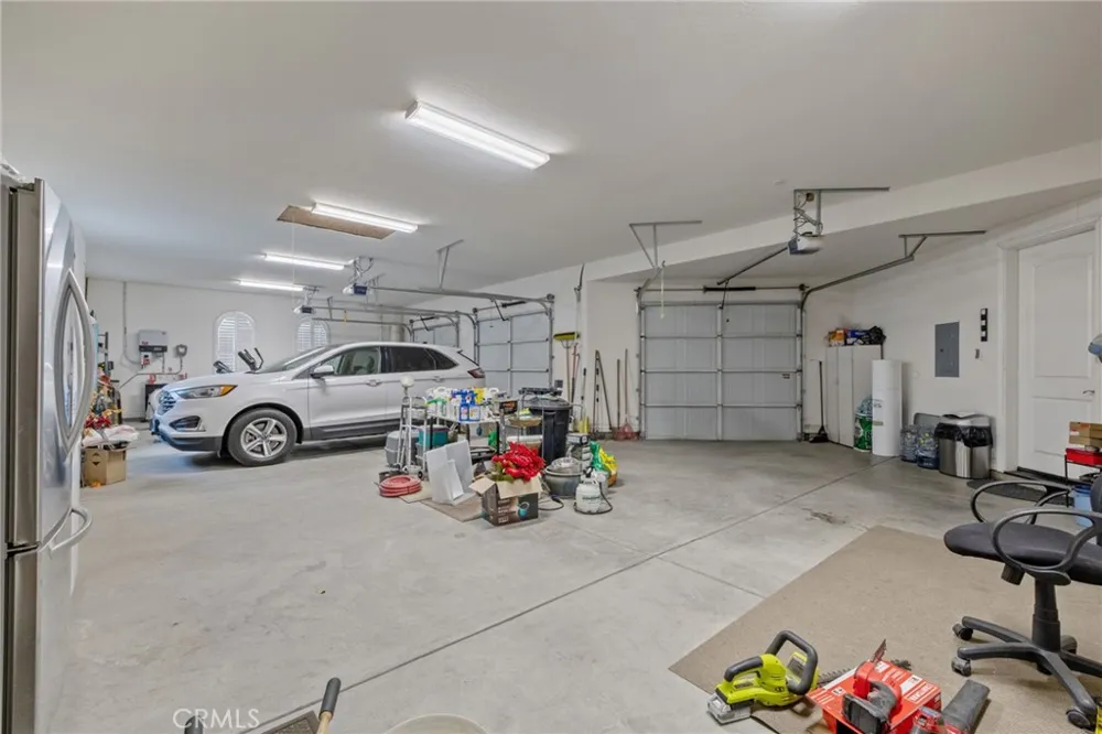 2579 Meadow View Hanford, CA 93230