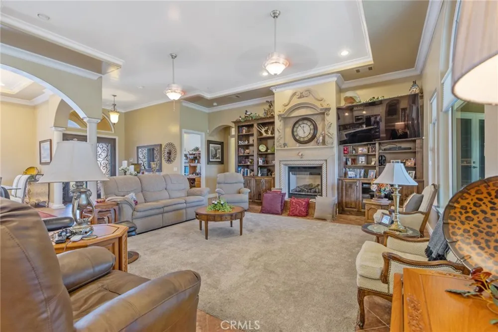 2579 Meadow View Hanford, CA 93230