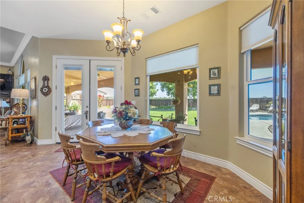 2579 Meadow View Hanford, CA 93230