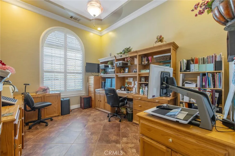 2579 Meadow View Hanford, CA 93230