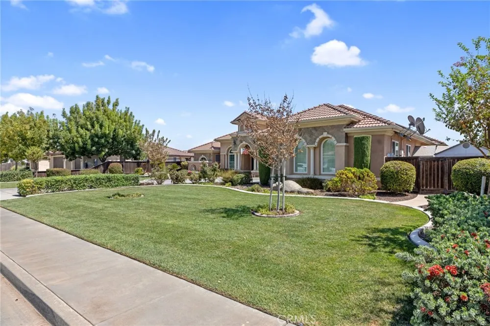 2579 Meadow View Hanford, CA 93230