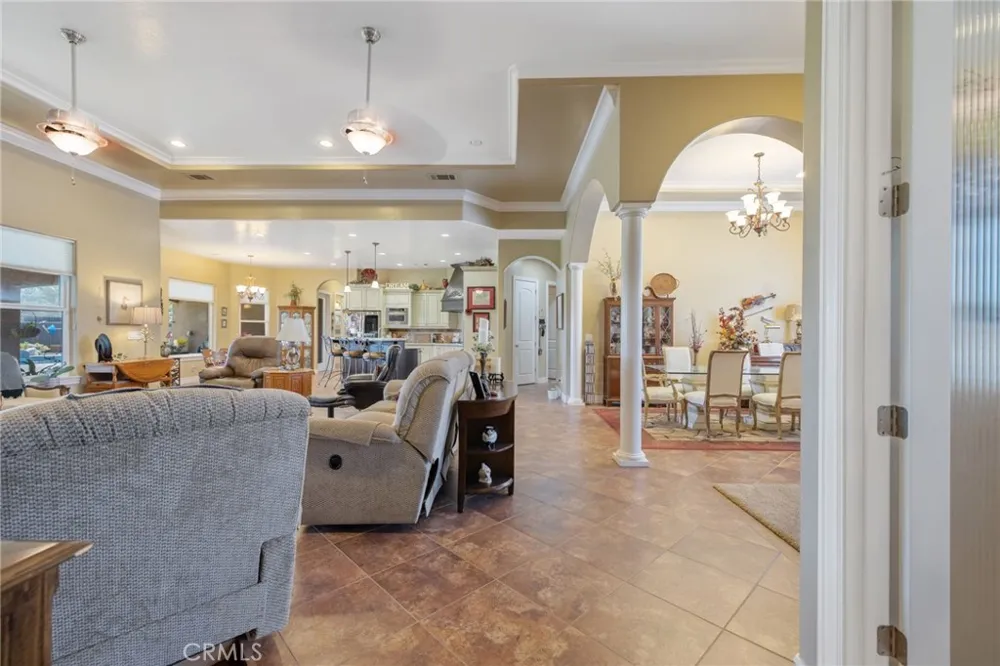 2579 Meadow View Hanford, CA 93230