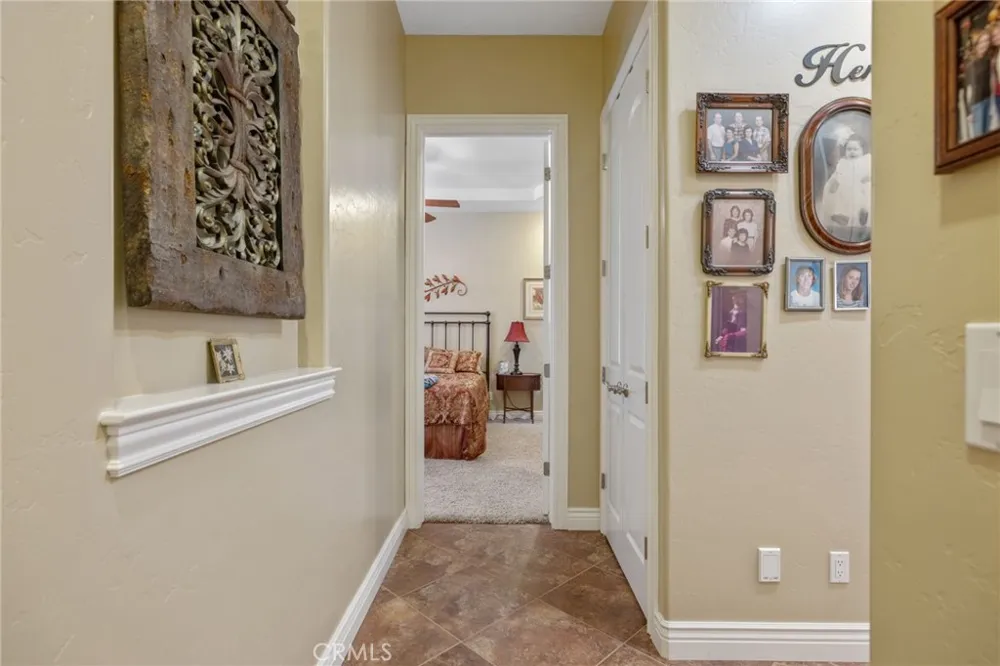 2579 Meadow View Hanford, CA 93230