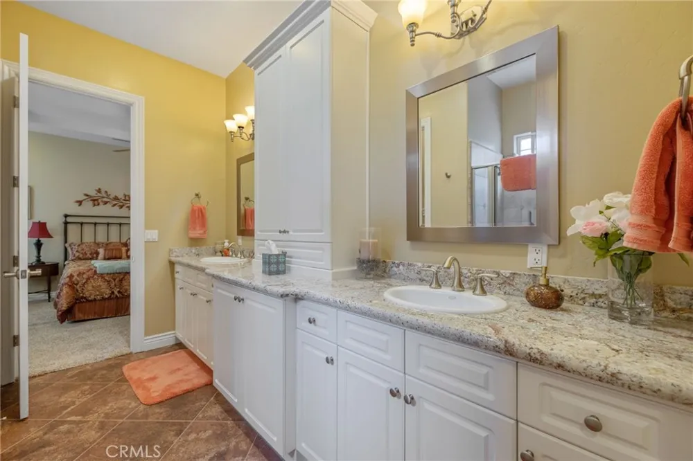2579 Meadow View Hanford, CA 93230