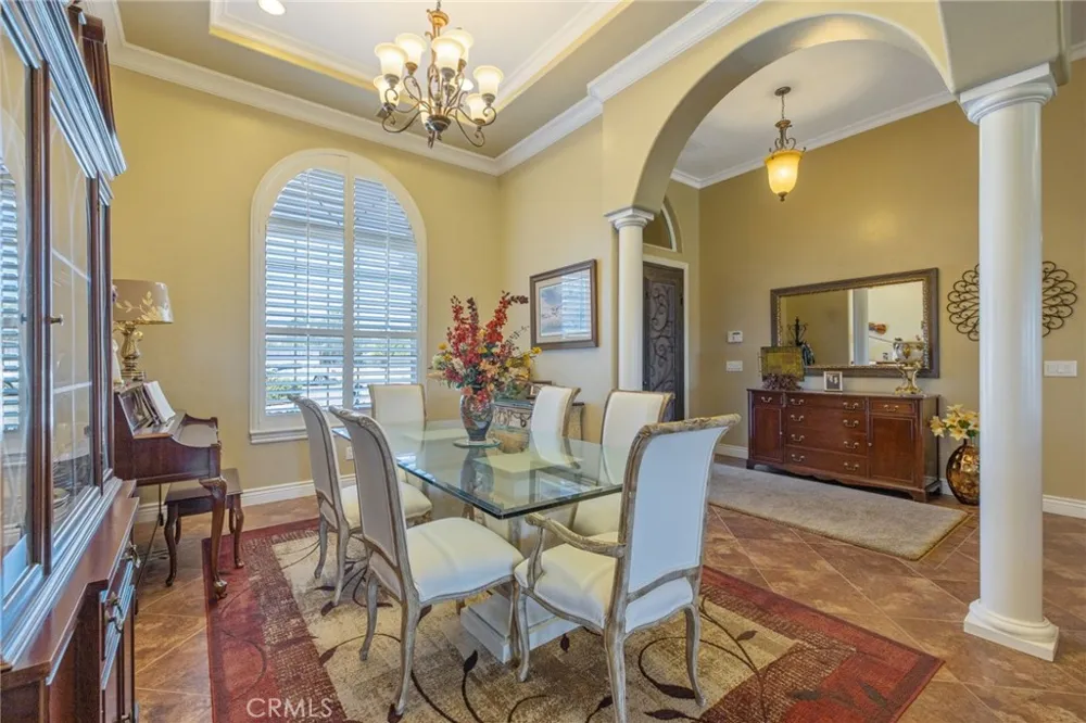 2579 Meadow View Hanford, CA 93230