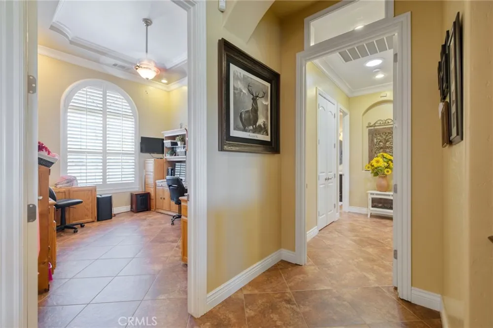 2579 Meadow View Hanford, CA 93230