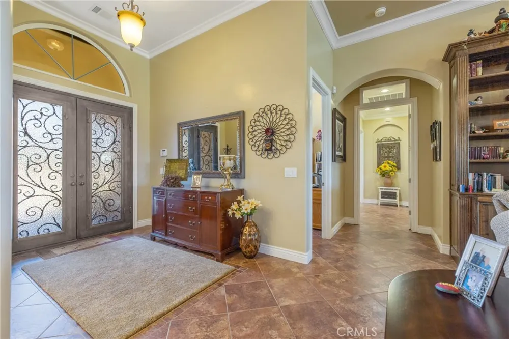 2579 Meadow View Hanford, CA 93230