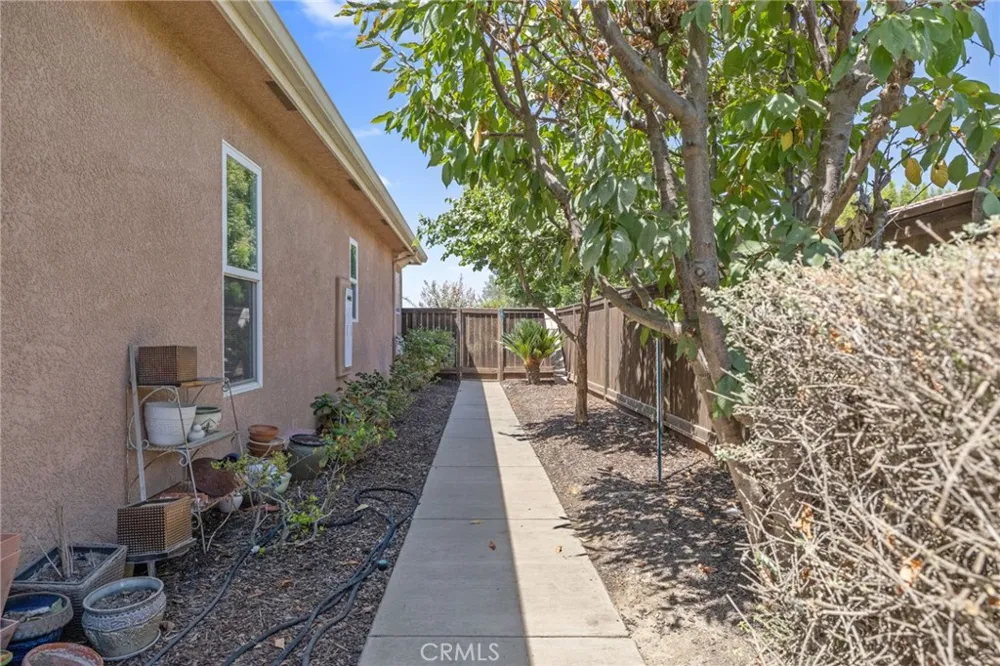 2579 Meadow View Hanford, CA 93230