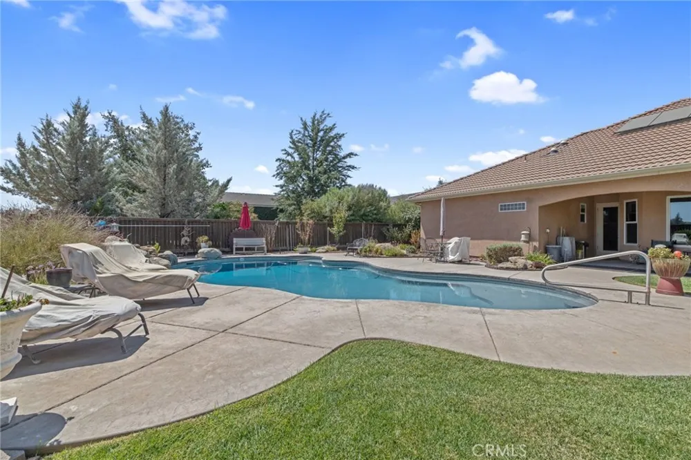2579 Meadow View Hanford, CA 93230