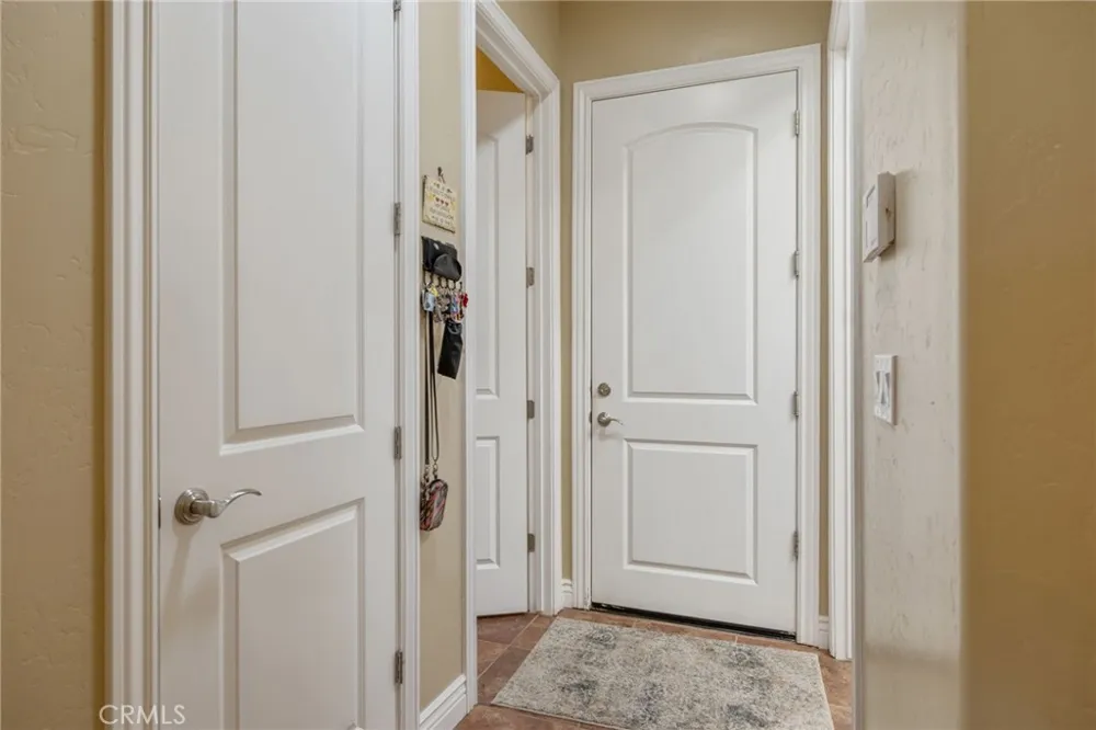 2579 Meadow View Hanford, CA 93230