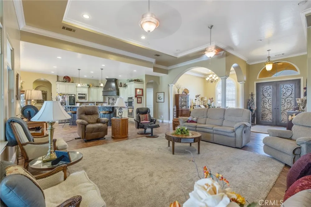 2579 Meadow View Hanford, CA 93230