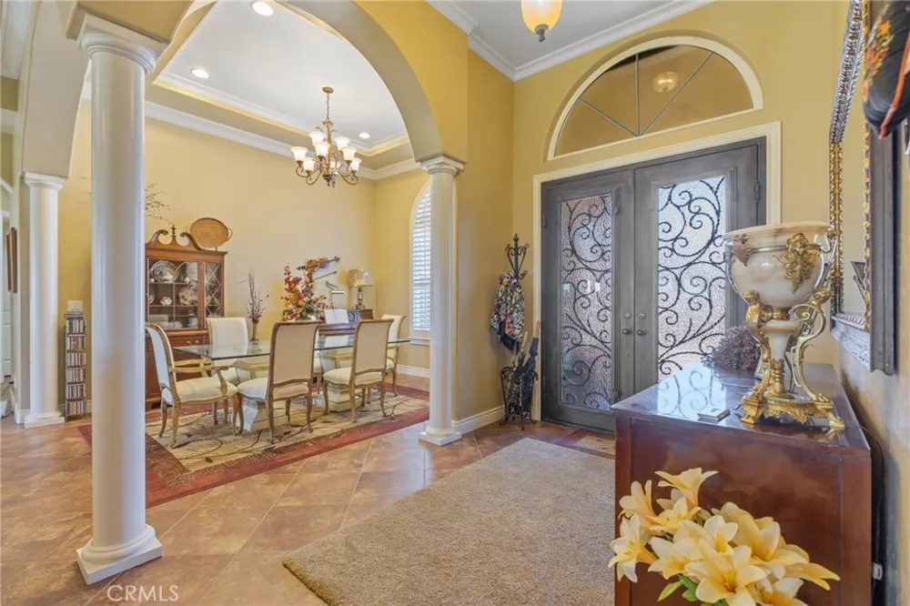 2579 Meadow View Hanford, CA 93230