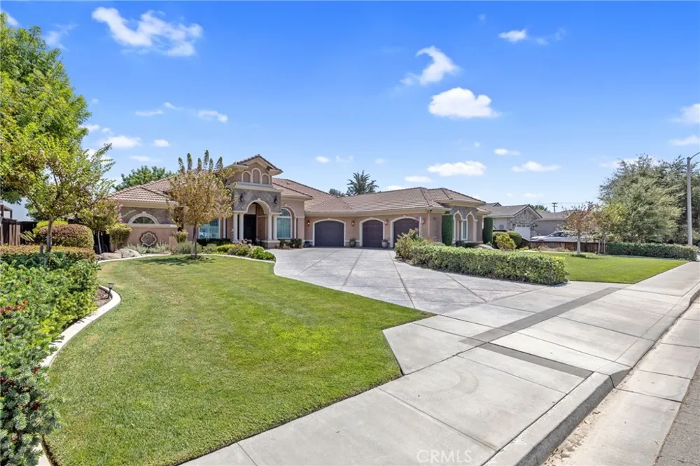 2579 Meadow View Hanford, CA 93230