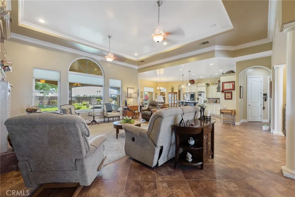 2579 Meadow View Hanford, CA 93230