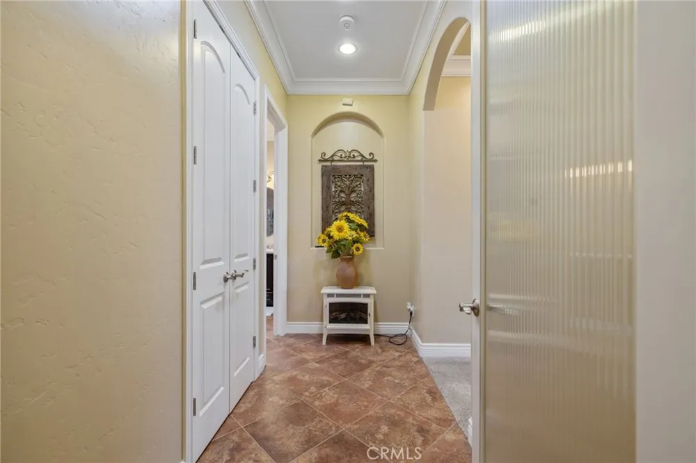 2579 Meadow View Hanford, CA 93230