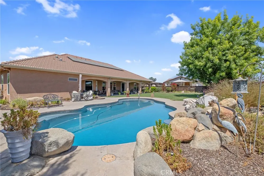 2579 Meadow View Hanford, CA 93230
