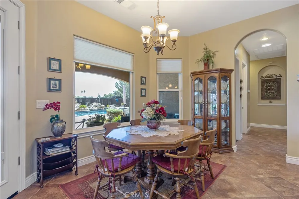 2579 Meadow View Hanford, CA 93230