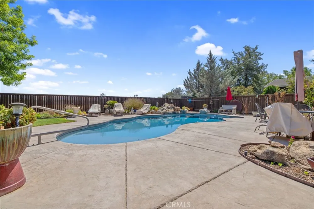 2579 Meadow View Hanford, CA 93230
