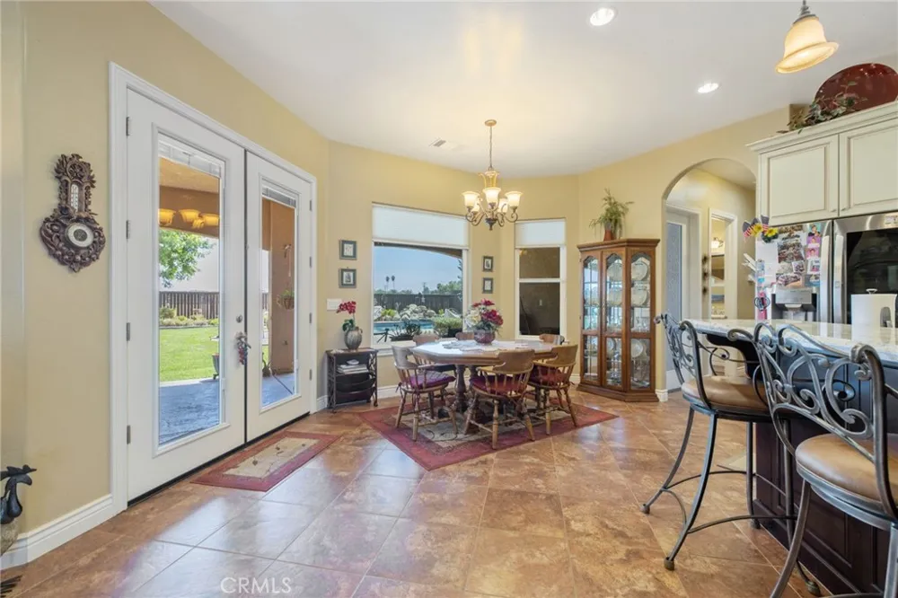 2579 Meadow View Hanford, CA 93230