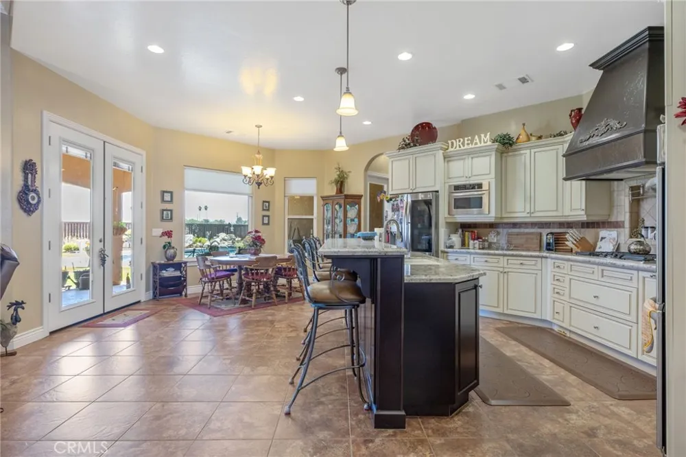 2579 Meadow View Hanford, CA 93230