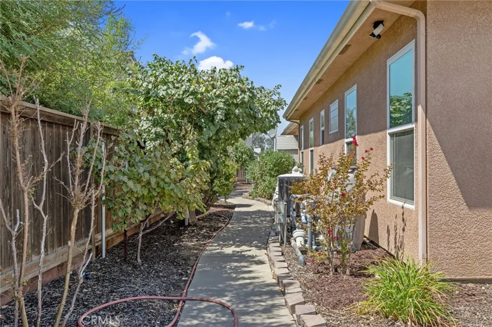 2579 Meadow View Hanford, CA 93230