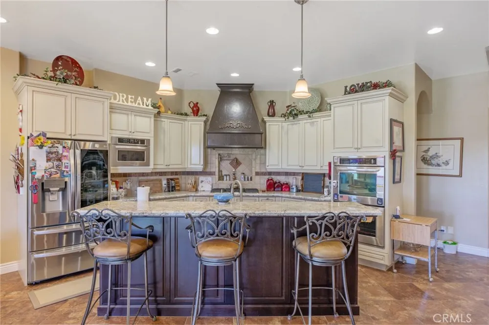 2579 Meadow View Hanford, CA 93230