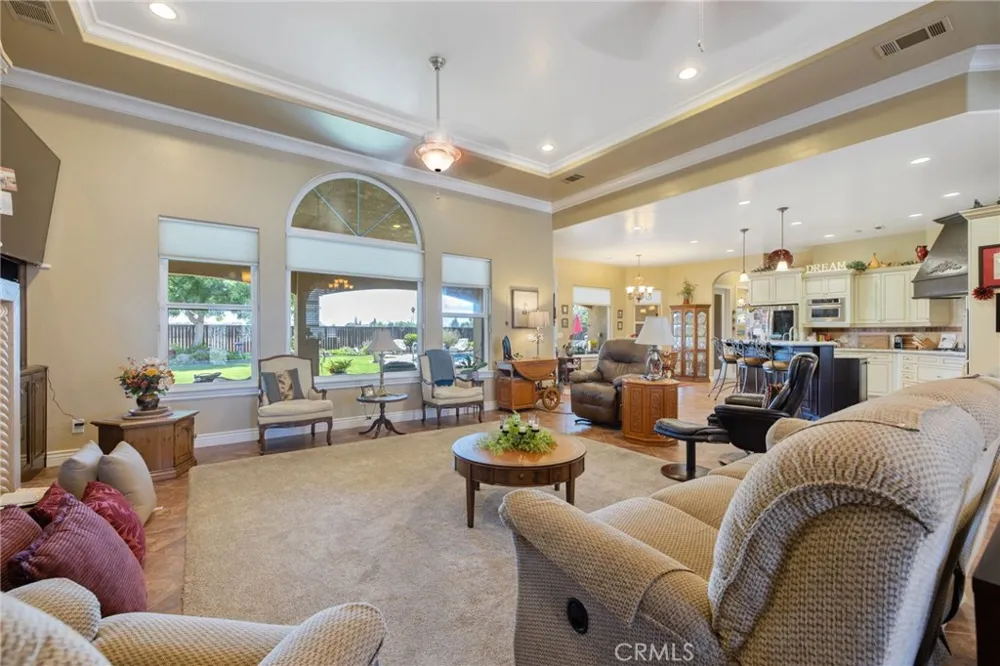 2579 Meadow View Hanford, CA 93230