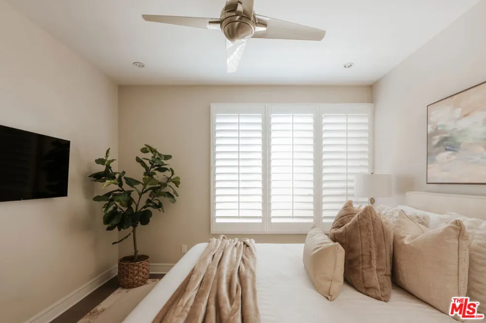 1400 Fuller Avenue #16 Los Angeles, CA 90046