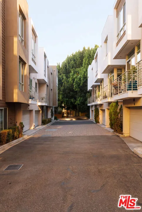 1400 Fuller Avenue #16 Los Angeles, CA 90046