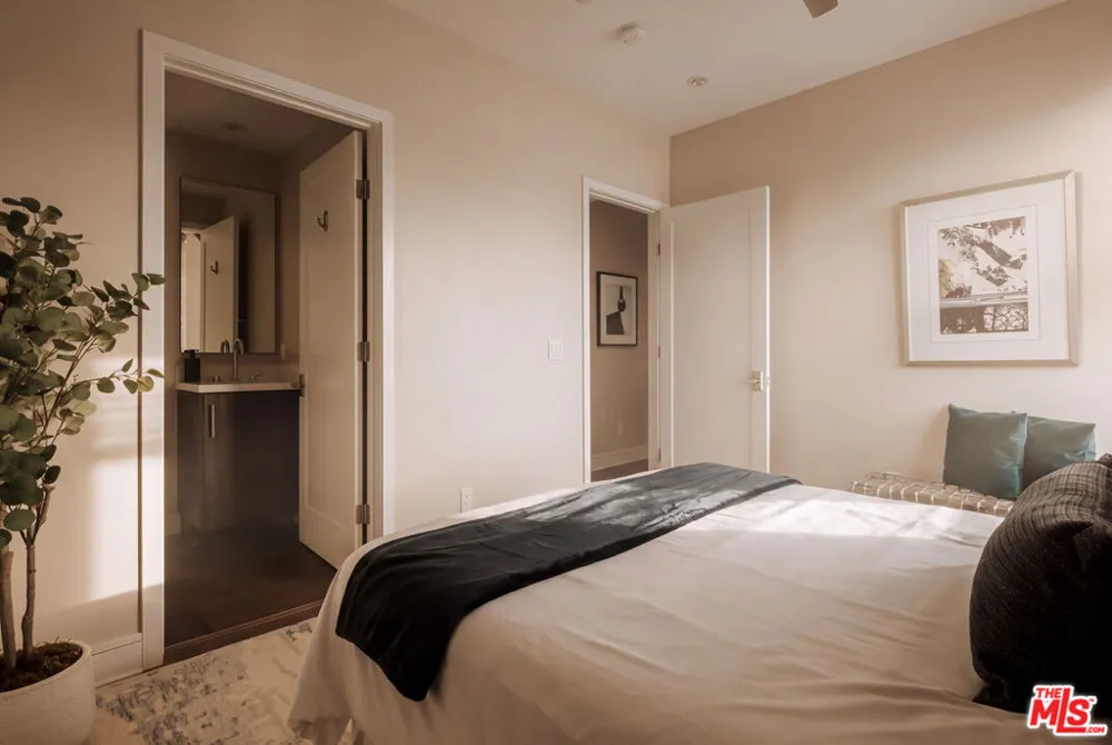 1400 Fuller Avenue #16 Los Angeles, CA 90046