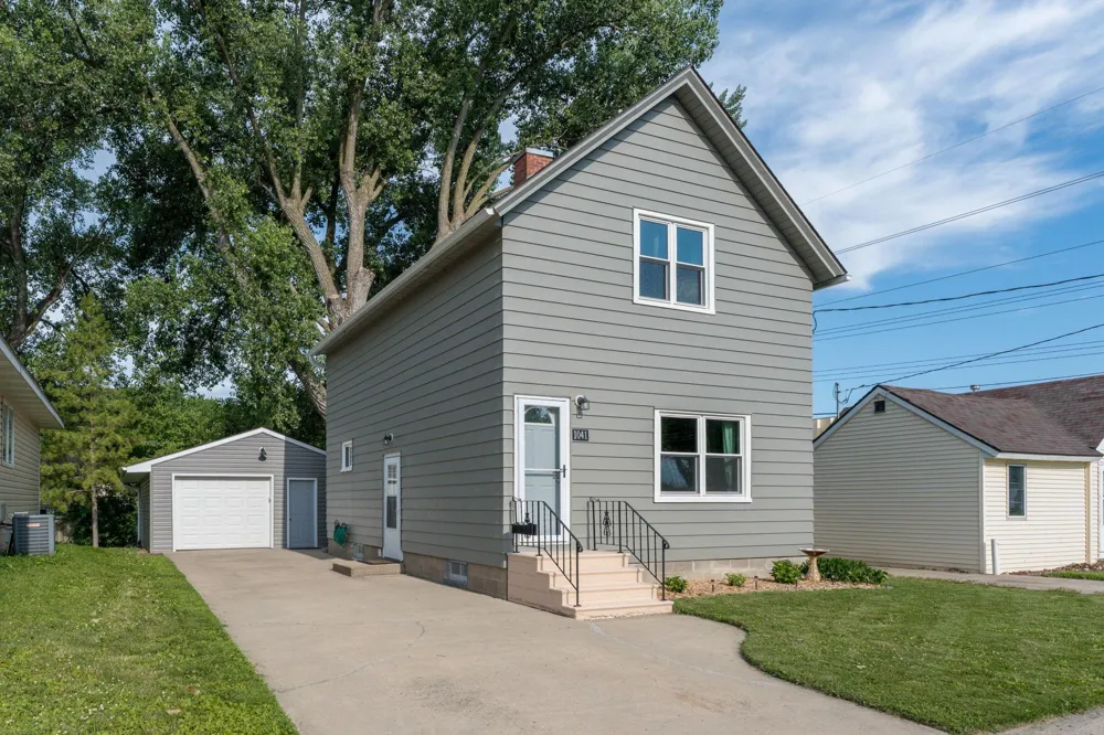 1041 Quincy Street North Mankato, MN 56003
