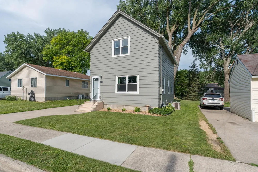 1041 Quincy Street North Mankato, MN 56003