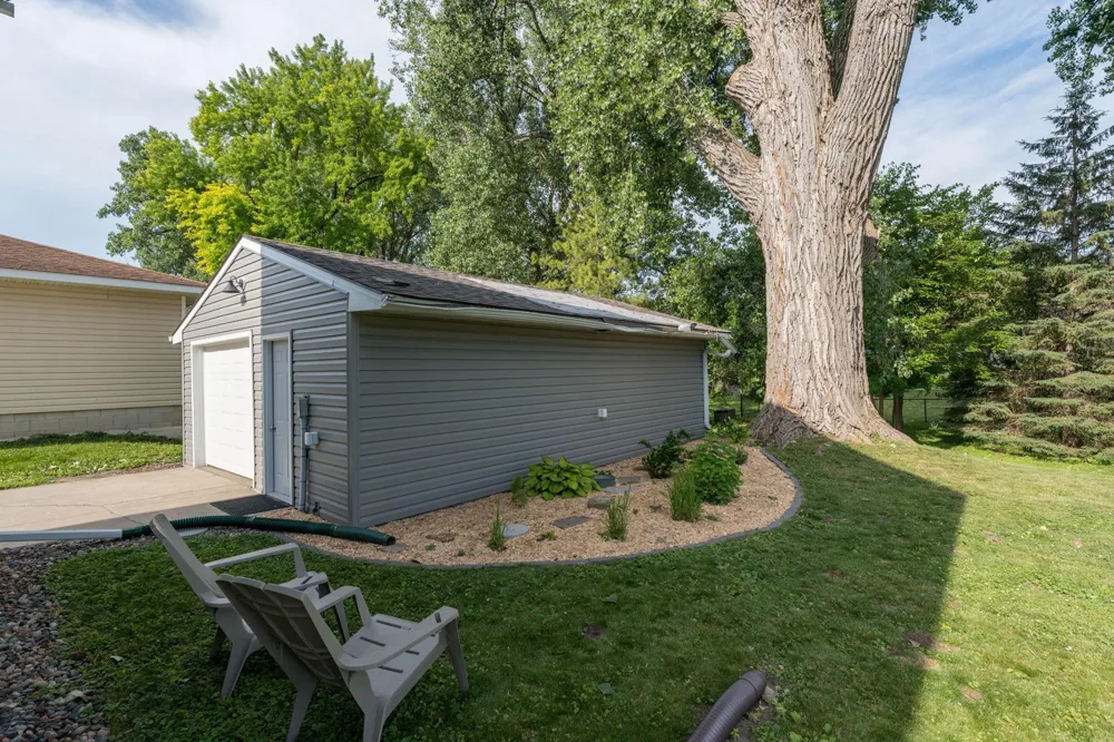 1041 Quincy Street North Mankato, MN 56003